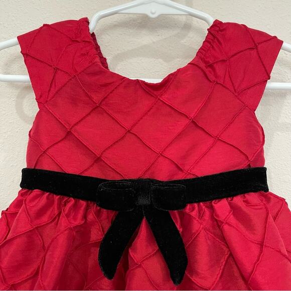 Youngland Red Dress w/ Black Velour Waist Tie & Raised Quilt-like Design - 18M - Picture 3 of 11